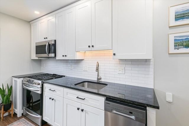 725 School St, Lowell, MA 01851