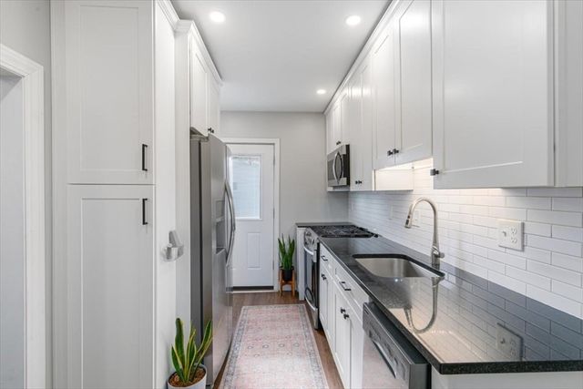 725 School St, Lowell, MA 01851