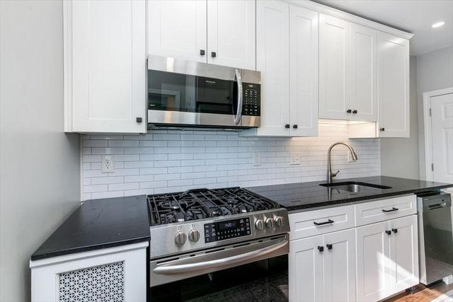 725 School St, Lowell, MA 01851