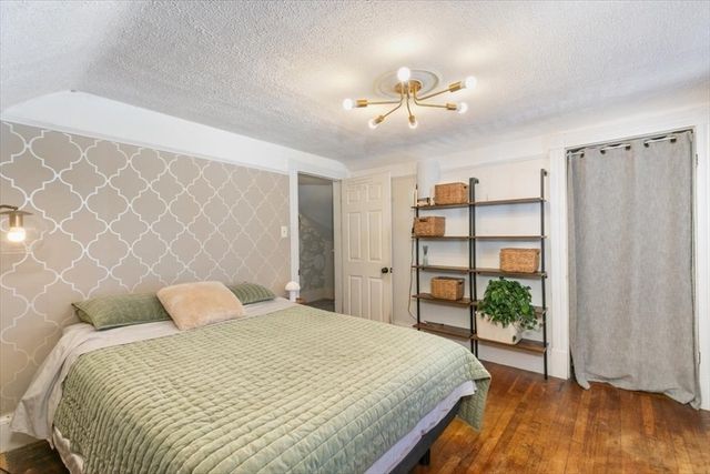 725 School St, Lowell, MA 01851