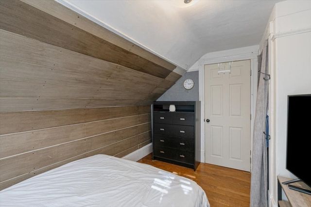 725 School St, Lowell, MA 01851