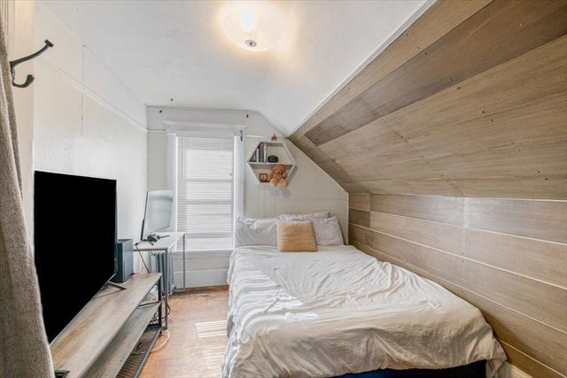 725 School St, Lowell, MA 01851