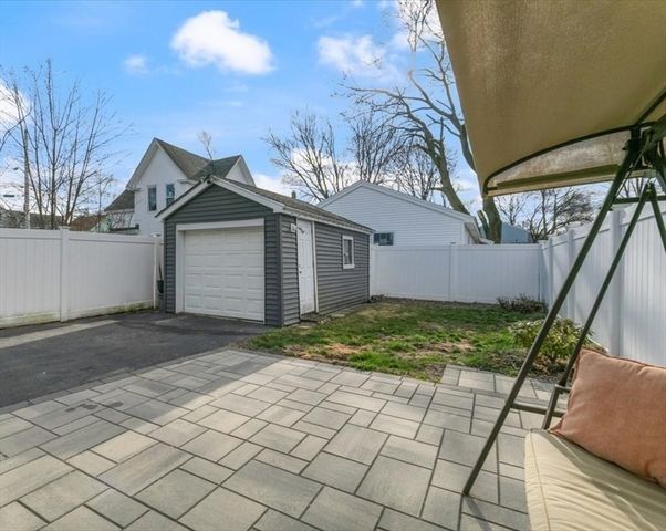 725 School St, Lowell, MA 01851