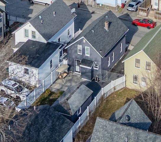 725 School St, Lowell, MA 01851