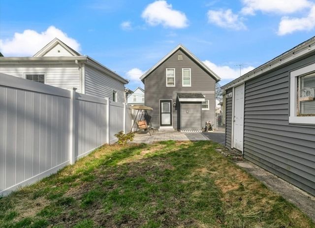 725 School St, Lowell, MA 01851