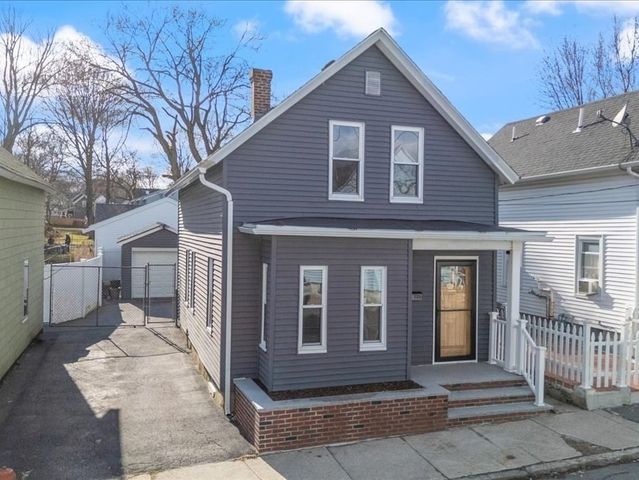 725 School St, Lowell, MA 01851