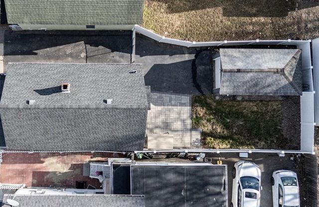 725 School St, Lowell, MA 01851