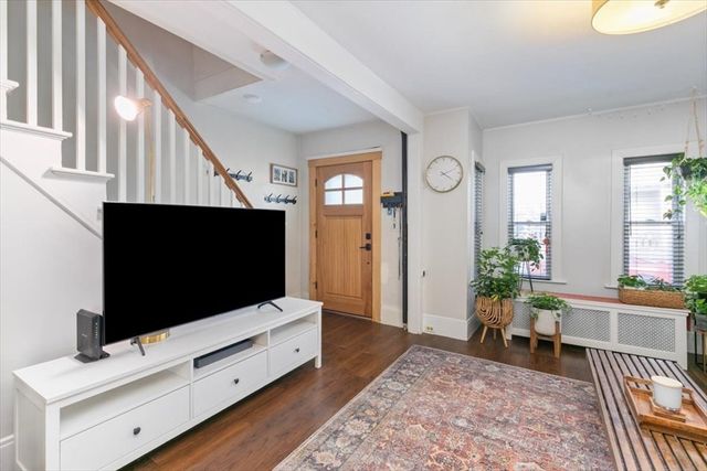 725 School St, Lowell, MA 01851