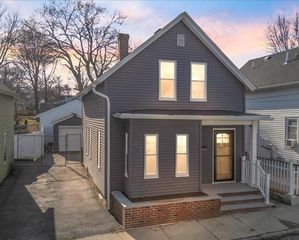 725 School St, Lowell, MA 01851