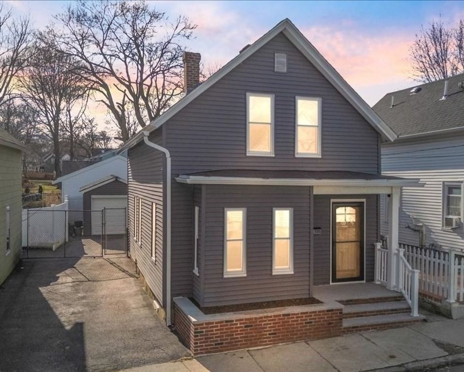 725 School St, Lowell, MA 01851