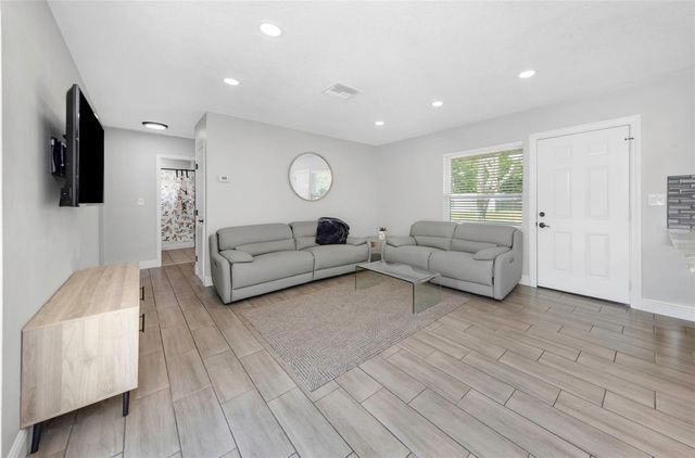 1437 CARLOS AVENUE, Clearwater, FL 33755