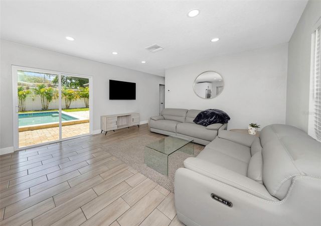 1437 CARLOS AVENUE, Clearwater, FL 33755
