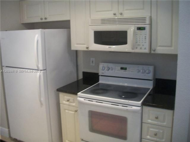 21000 SW 87th Ave 307, Cutler Bay, FL 33189