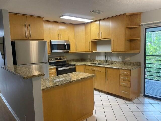 4237 Oak Terrace Drive, Greenacres, FL 33463