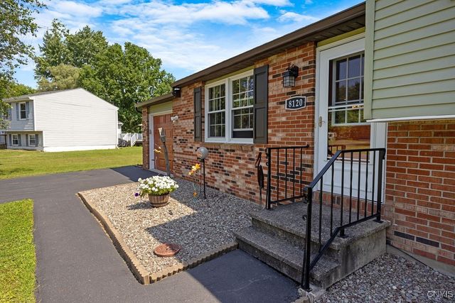 8120 Scotia Lane, Clay, NY 13090