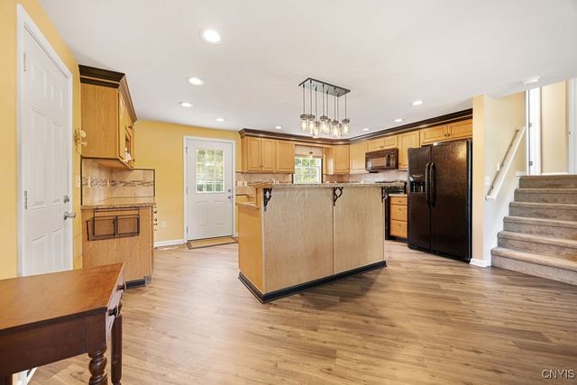 8120 Scotia Lane, Clay, NY 13090