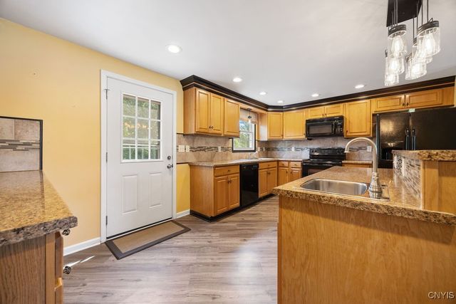 8120 Scotia Lane, Clay, NY 13090