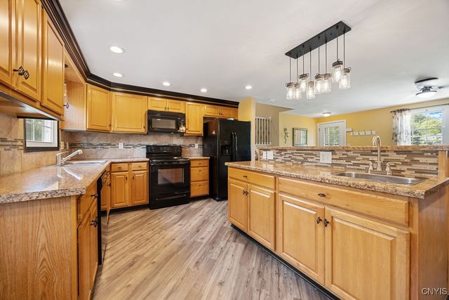 8120 Scotia Lane, Clay, NY 13090