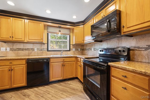 8120 Scotia Lane, Clay, NY 13090
