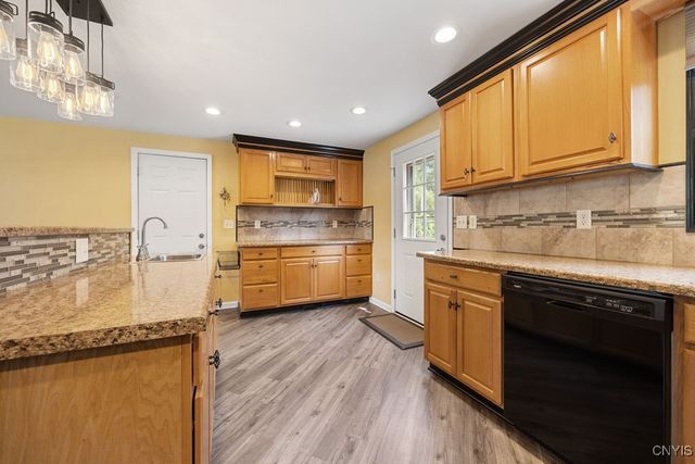 8120 Scotia Lane, Clay, NY 13090