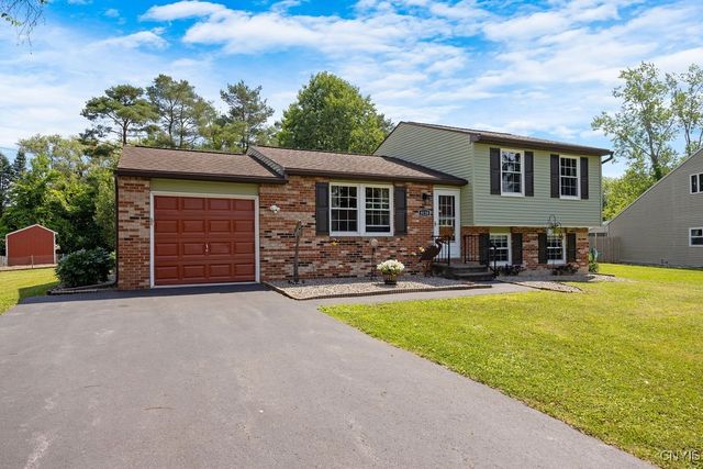 8120 Scotia Lane, Clay, NY 13090