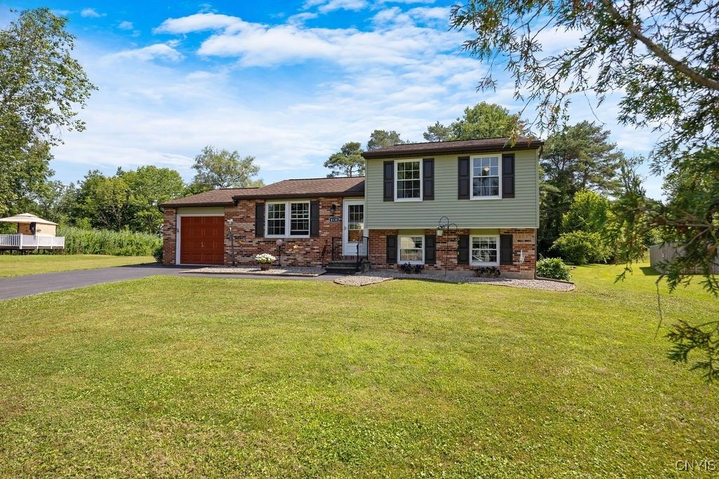 8120 Scotia Lane, Clay, NY 13090