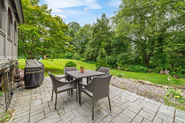31 McVeigh Road, Woodbury, CT 06798