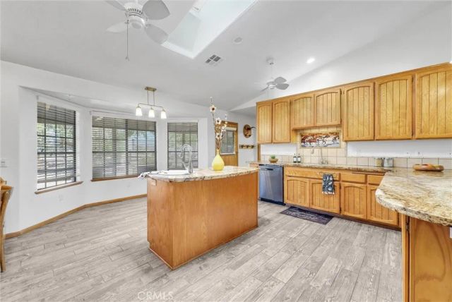 7854 Oak hills Rd, Oak Hills, CA 92344