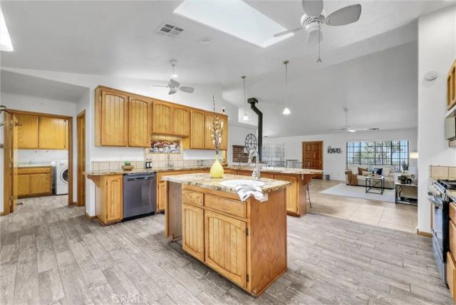 7854 Oak hills Rd, Oak Hills, CA 92344
