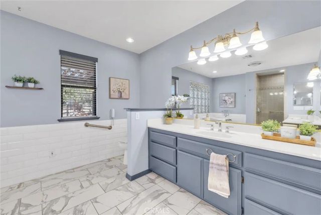 7854 Oak hills Rd, Oak Hills, CA 92344