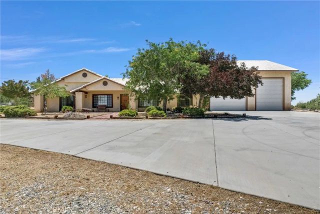 7854 Oak hills Rd, Oak Hills, CA 92344
