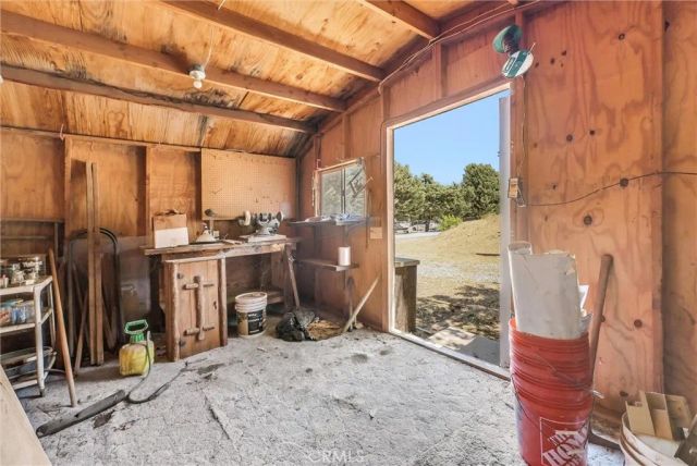 7854 Oak hills Rd, Oak Hills, CA 92344