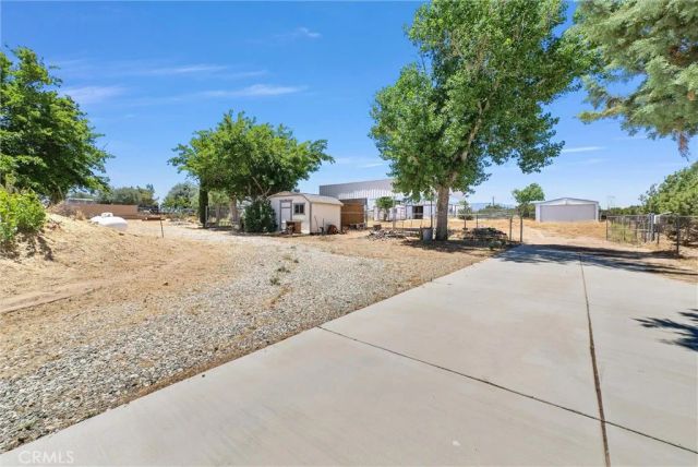 7854 Oak hills Rd, Oak Hills, CA 92344