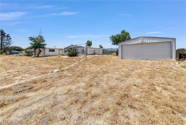 7854 Oak hills Rd, Oak Hills, CA 92344