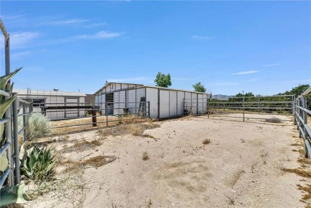 7854 Oak hills Rd, Oak Hills, CA 92344