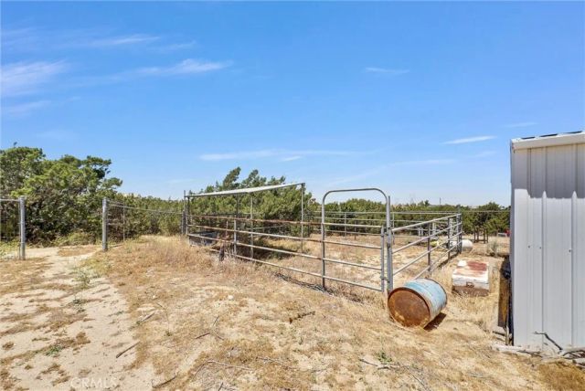 7854 Oak hills Rd, Oak Hills, CA 92344