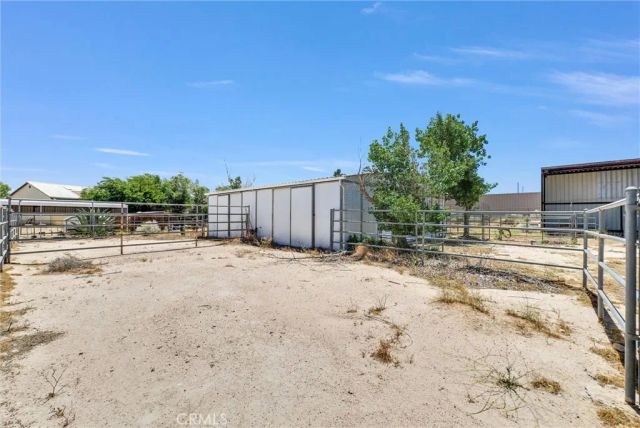 7854 Oak hills Rd, Oak Hills, CA 92344