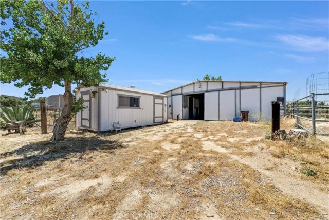 7854 Oak hills Rd, Oak Hills, CA 92344