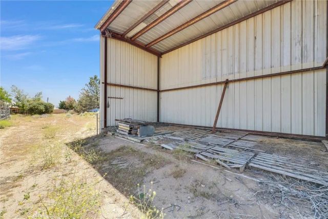 7854 Oak hills Rd, Oak Hills, CA 92344