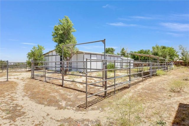 7854 Oak hills Rd, Oak Hills, CA 92344
