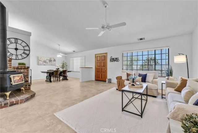 7854 Oak hills Rd, Oak Hills, CA 92344