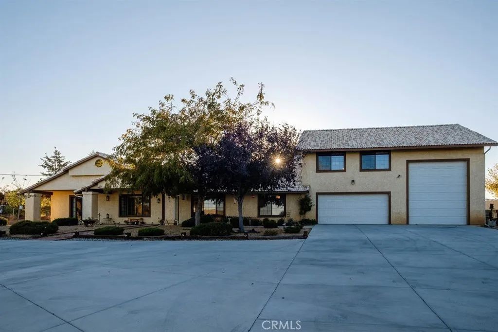 7854 Oak hills Rd, Oak Hills, CA 92344