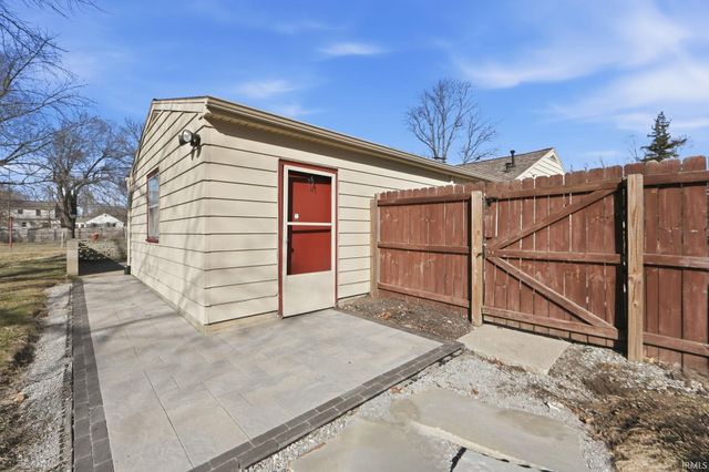 4309 Reed Road, Fort Wayne, IN 46815