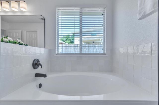 16832 Luckenwald DR, Round Rock, TX 78681