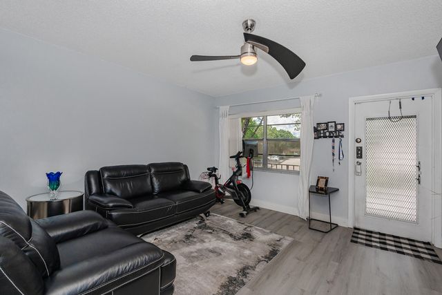 7610 NW 1ST Street 205, Margate, FL 33063