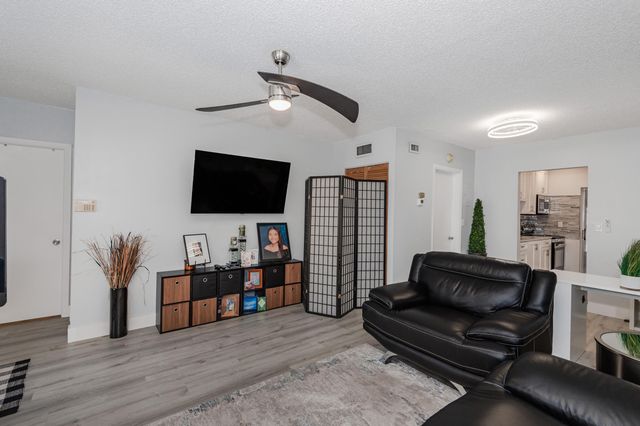 7610 NW 1ST Street 205, Margate, FL 33063