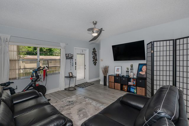 7610 NW 1ST Street 205, Margate, FL 33063