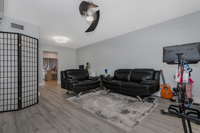 7610 NW 1ST Street 205, Margate, FL 33063