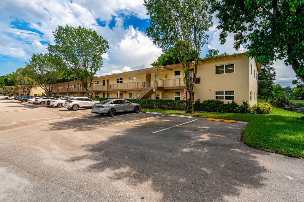 7610 NW 1ST Street 205, Margate, FL 33063