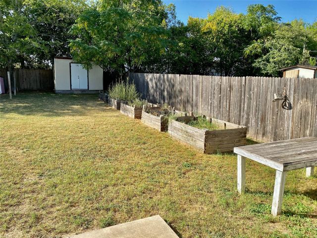 7504 Bennett Ave B, Austin, TX 78752